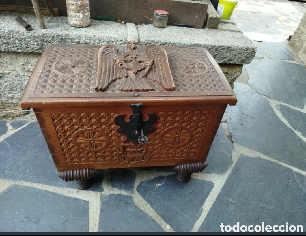 Antig&uuml;edades: Arca tallada con &aacute;guila y castillo - Foto 3