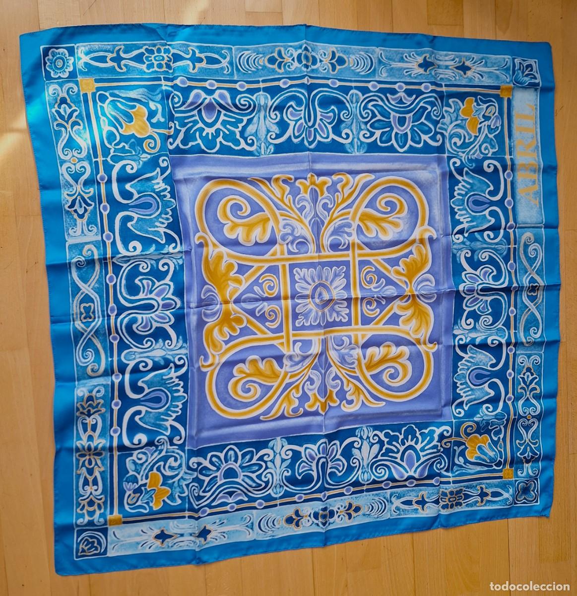 Antig&uuml;edades: BONITO PA&Ntilde;UELO DE CUELLO DE SE&Ntilde;ORA AZUL 85 X 85 - MARCA ABRIL DE VICTORIO Y LUCCHINO - NUEVO