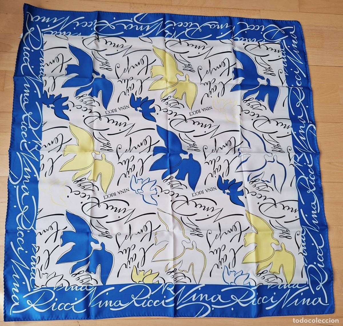 Antig&uuml;edades: BONITO PA&Ntilde;UELO DE CUELLO DE SE&Ntilde;ORA AZUL/AMARILLO 85 X 85- MARCA L&acute;AIR DU TEMPS DE NINA RICCI - NUEVO
