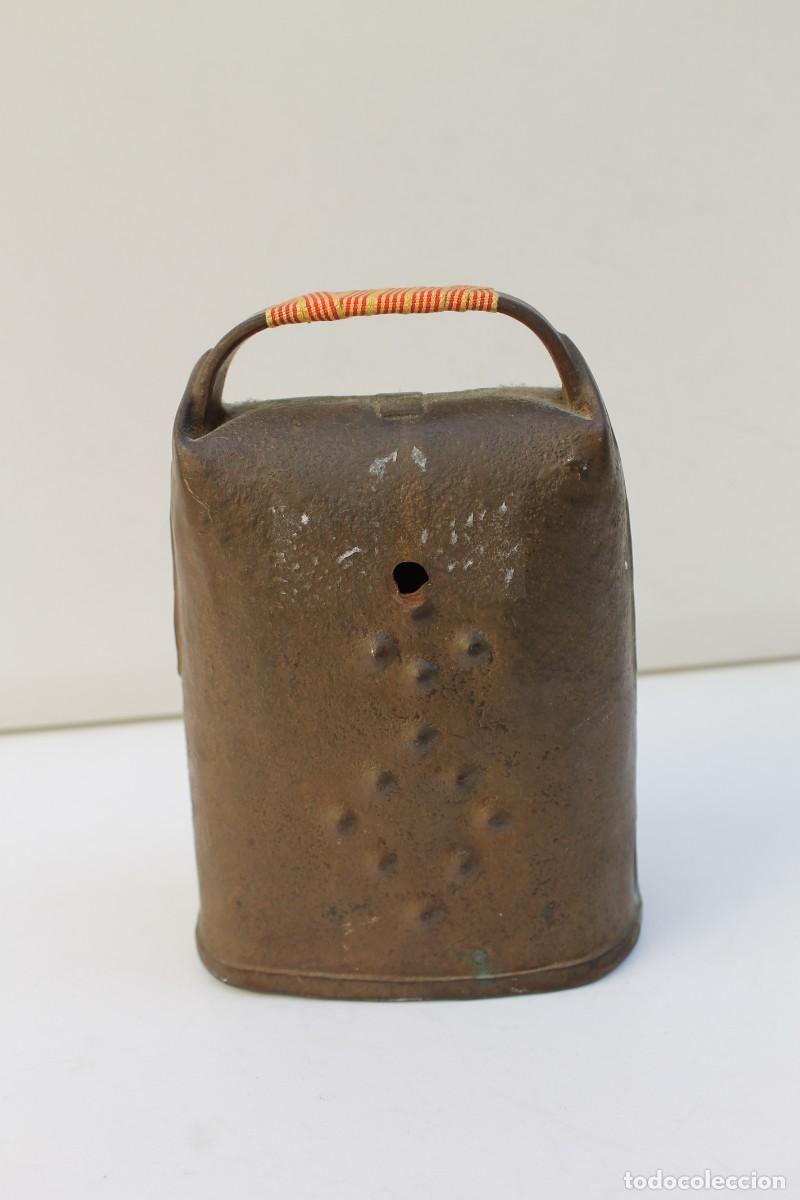 Antiguidades: ANTIGUO CENCERRO DE GANADO 16 CM DE ALTO - BADAJO DE MADERA.