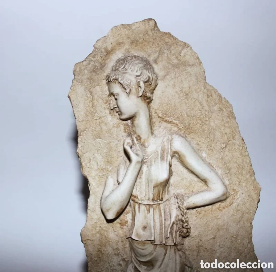Antig&uuml;edades: Pica benditera con relieve escult&oacute;rico - Foto 2