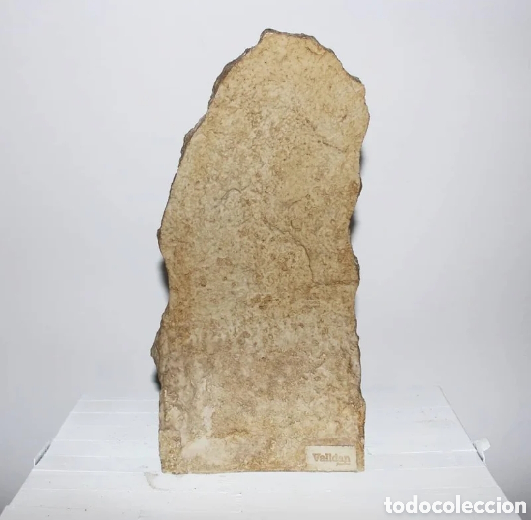 Antig&uuml;edades: Pica benditera con relieve escult&oacute;rico - Foto 3