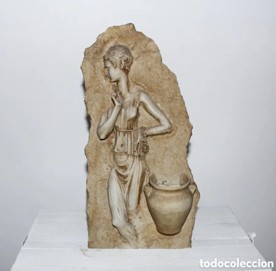 Antig&uuml;edades: Pica benditera con relieve escult&oacute;rico - Foto 1