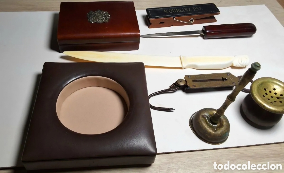 Antig&uuml;edades: Lote Escritorio Antiguo: Abrecartas Tallado, Piel Francesa y Bronce Vintage