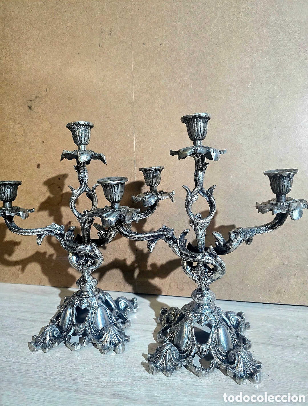 Antig&uuml;edades: Pareja de Candelabros Barrocos de 3,2 Kg - Bronce Ba&ntilde;ado en Plata