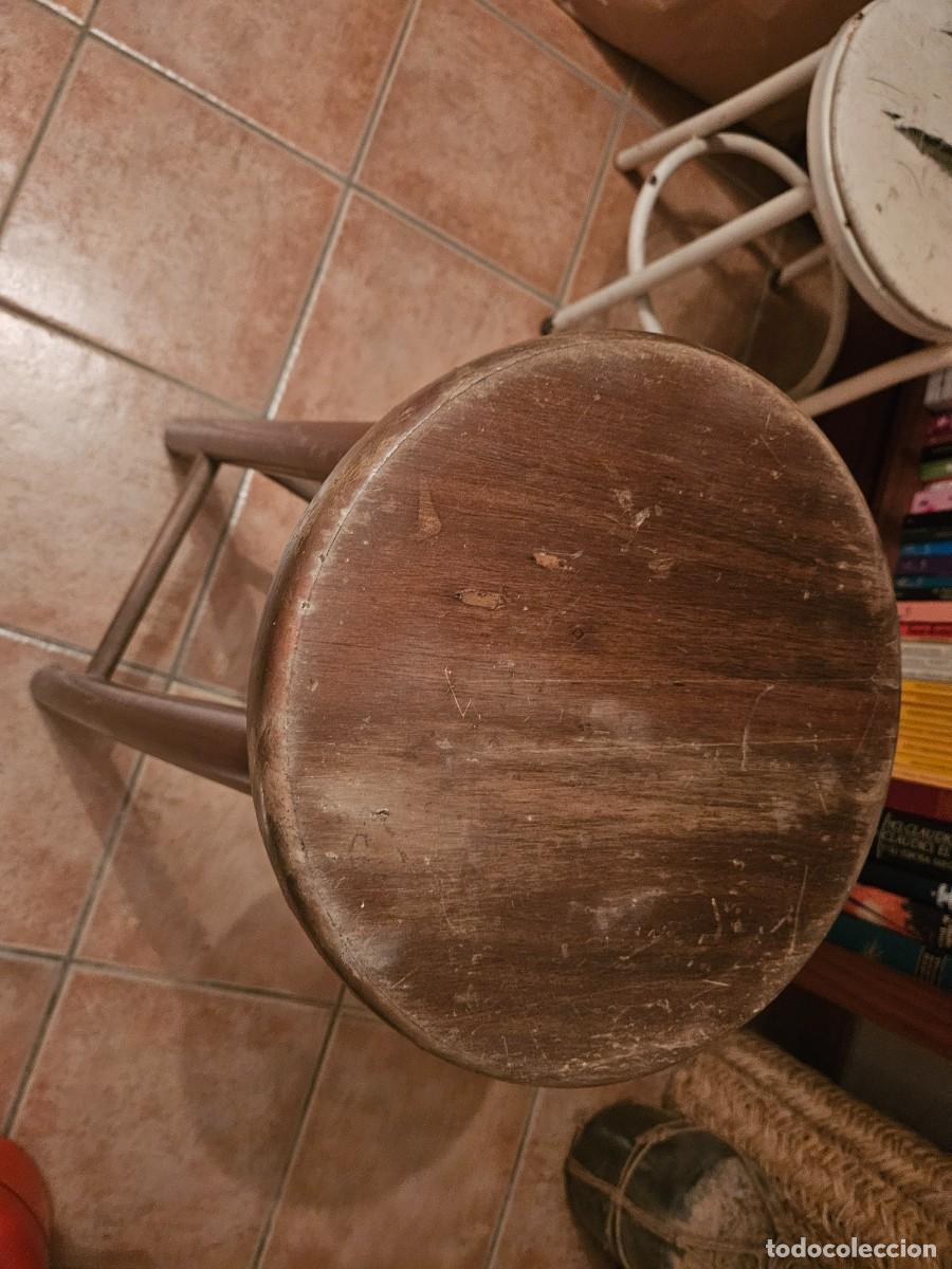 Antig&uuml;edades: Pack 4 Taburetes Altos de Madera Maciza - Foto 2