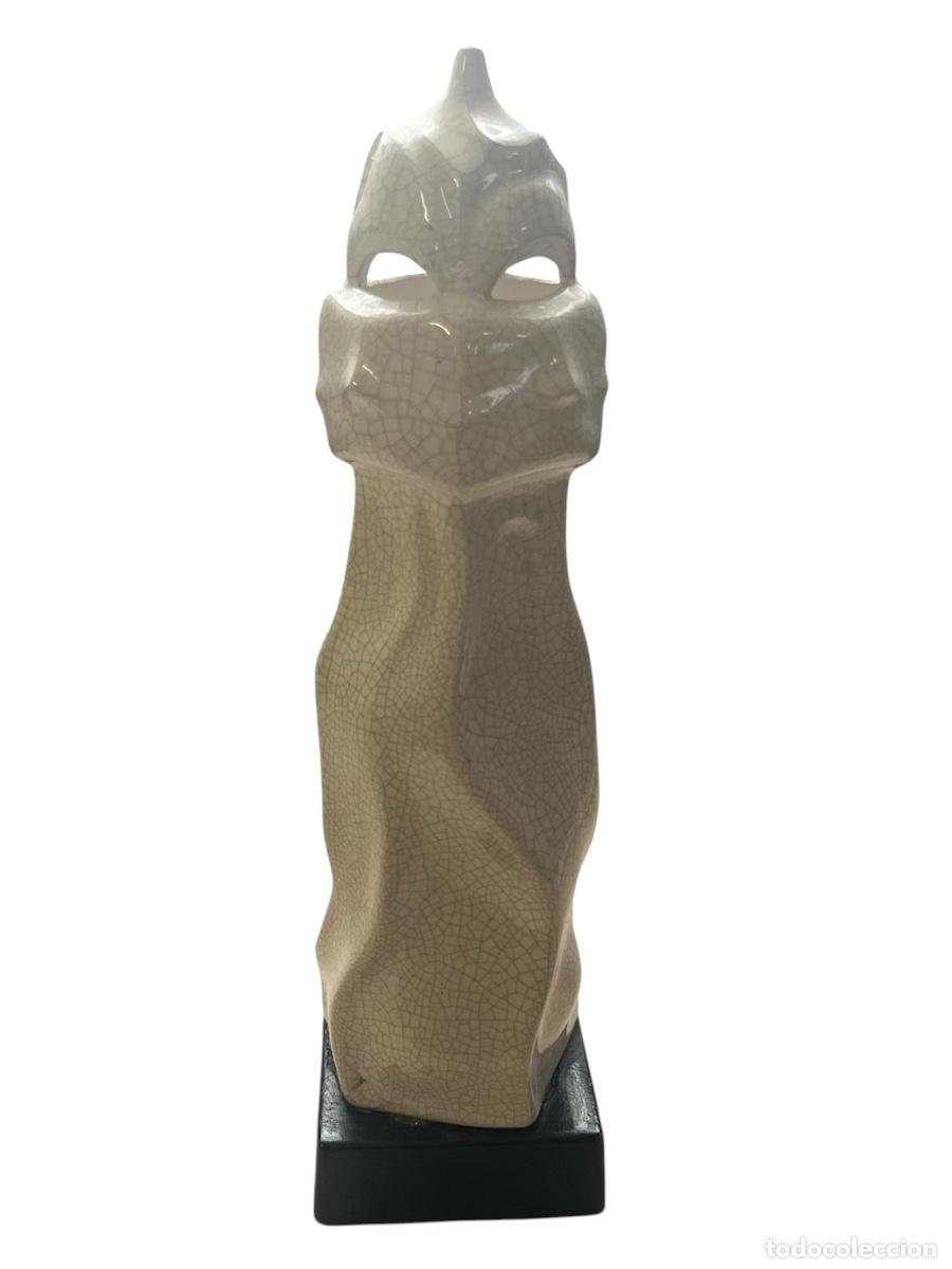 Antig&uuml;edades: LA CHIMENEA DE GAUD&Iacute; GUERREROS LA PEDRERA PORCELANA