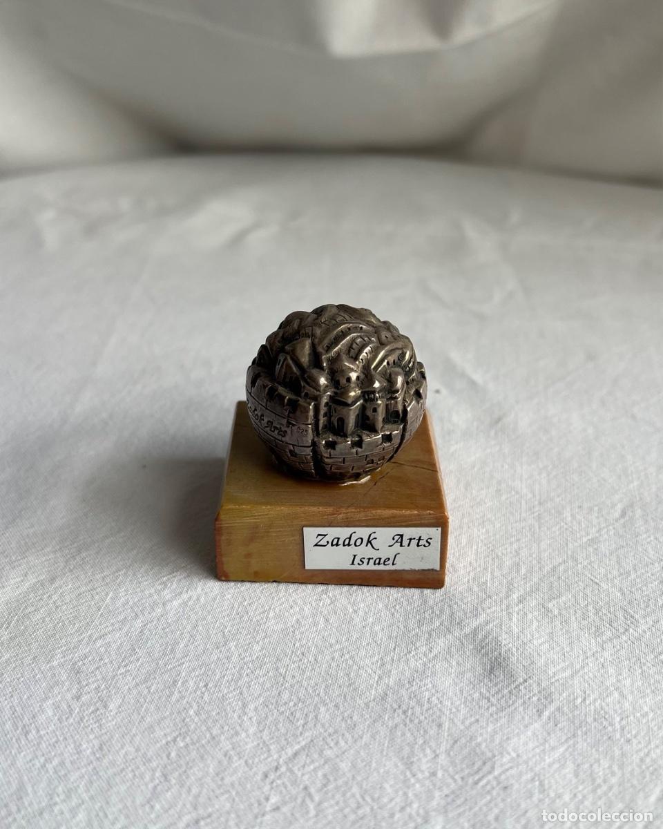 Antig&uuml;edades: Miniatura Escult&oacute;rica &rdquo;Esfera de Jerusal&eacute;n&rdquo; en Plata de Ley 925 - Zadok Arts (Israel)