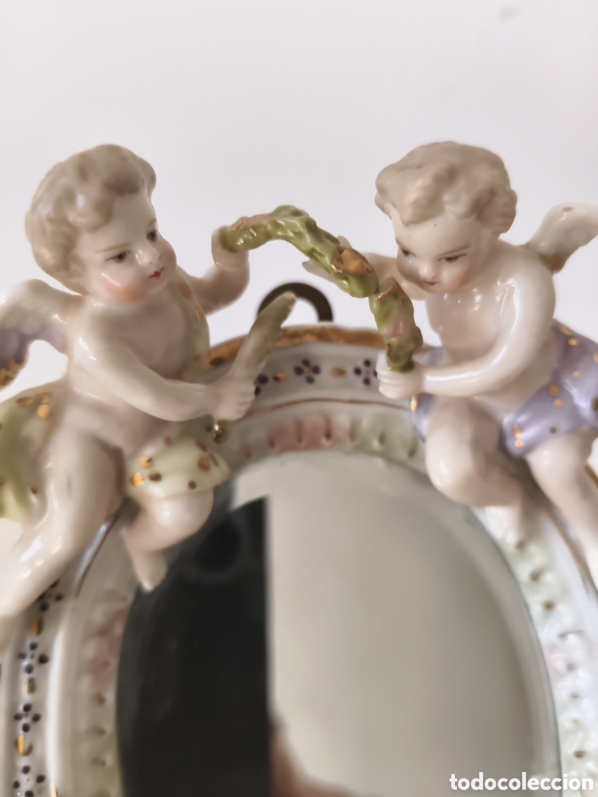 Antig&uuml;edades: Antiguo marco. &Aacute;ngeles de porcelana alemana