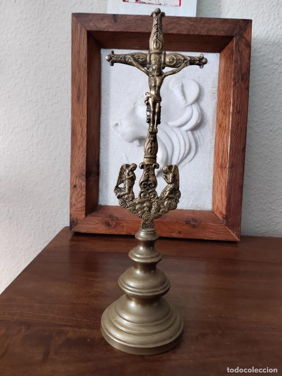 Oggetti Antichi: Antiguo crucifijo en bronce. Ver.