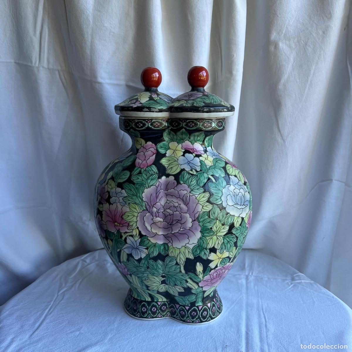 Antiquit&eacute;s: Gran Jarr&oacute;n Gemelo en Porcelana China - Estilo Famille Noire - Decoraci&oacute;n Floral - A&ntilde;os 70/80