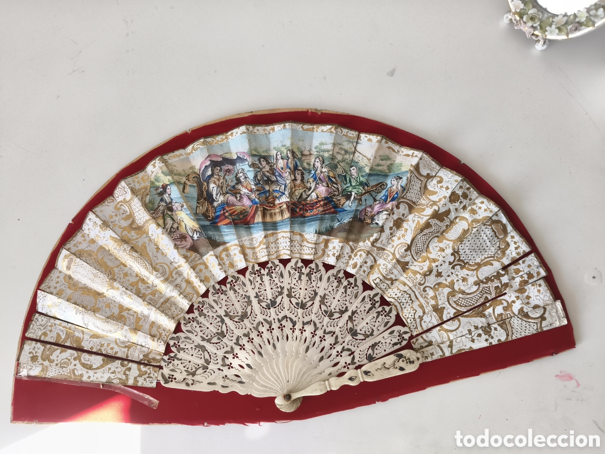Antig&uuml;edades: Abanico peric&oacute;n con barillaje en hueso o marf&iacute;l perfilado en oro siglo XIX
