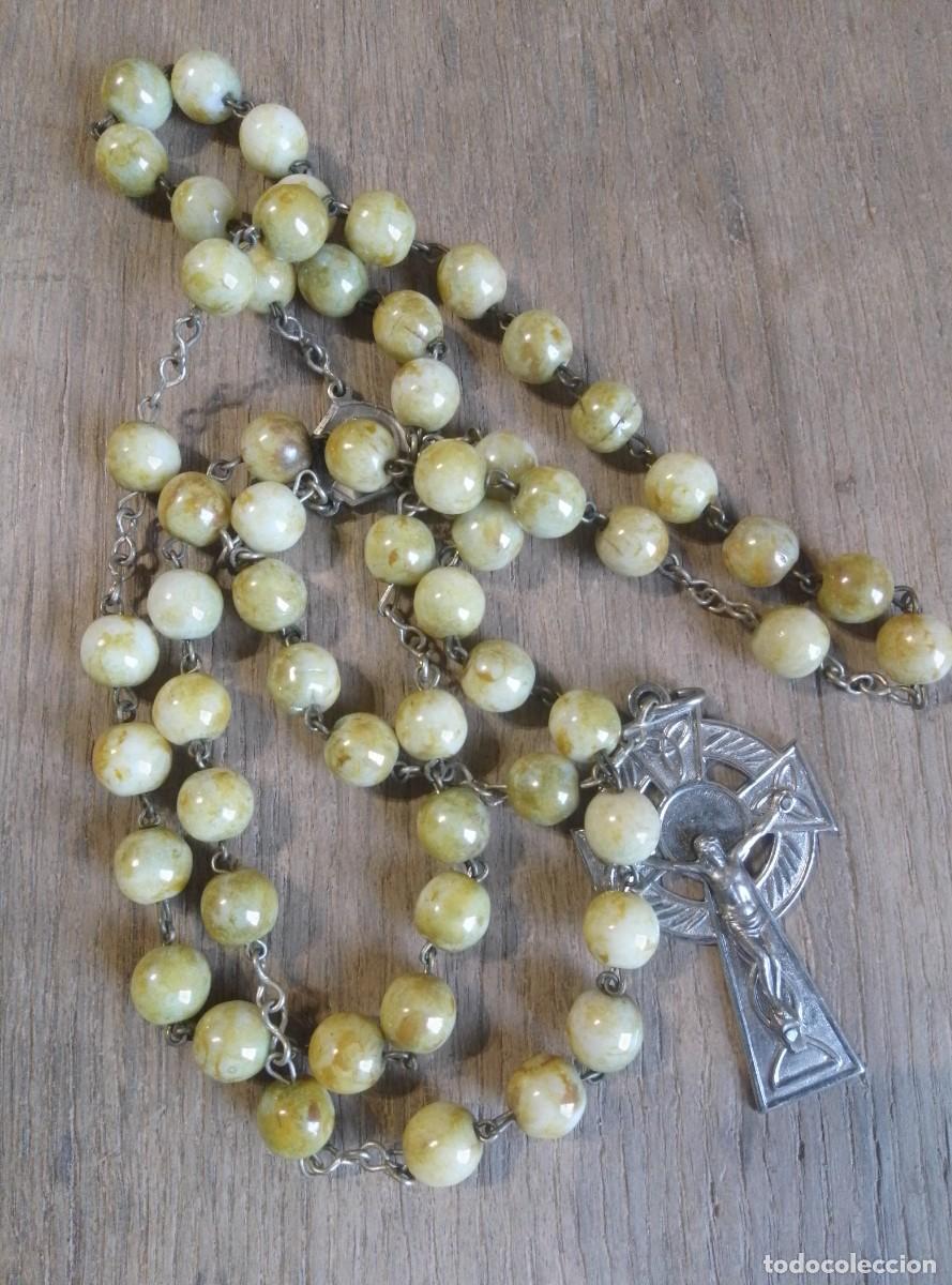 Antiguidades: Antiguo rosario con cuentas de piedras