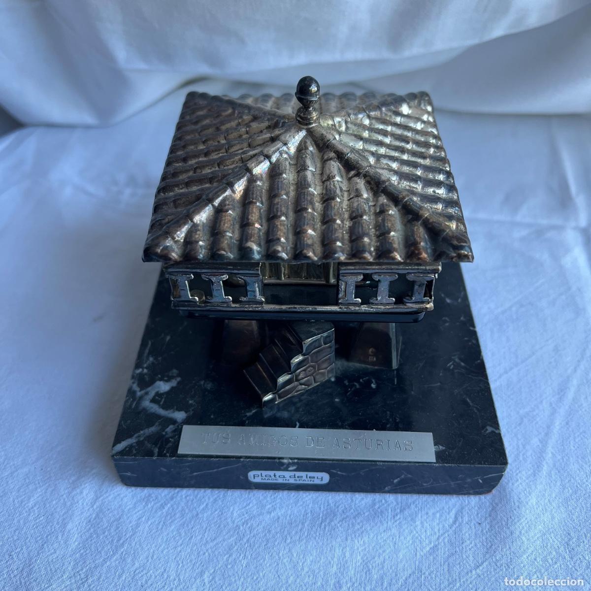 Antig&uuml;edades: Miniatura de H&oacute;rreo Asturiano Tradicional en Plata de Ley - Peana de M&aacute;rmol Negro - Regalo