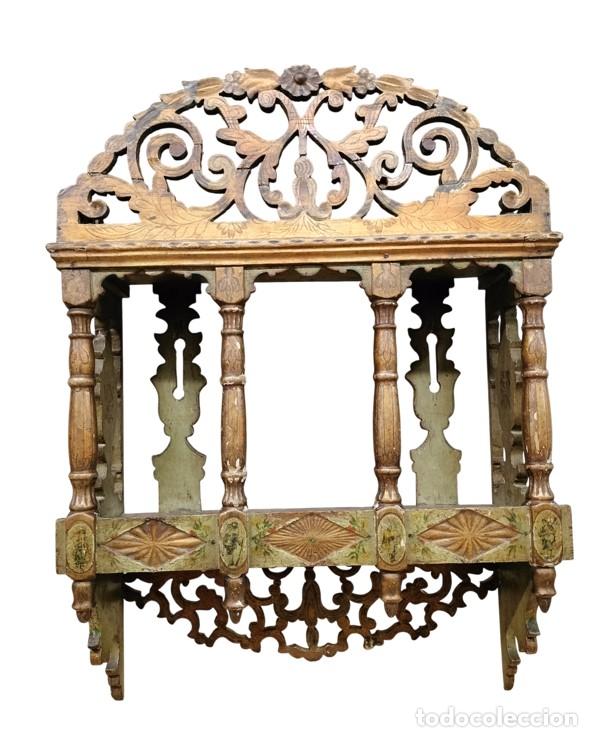Antiquit&eacute;s: ANTIGUA JARRERA O ESTANTER&Iacute;A DE PARED. MADERA POLICROMADA. ESPA&Ntilde;A O FRANCIA. XVIII.