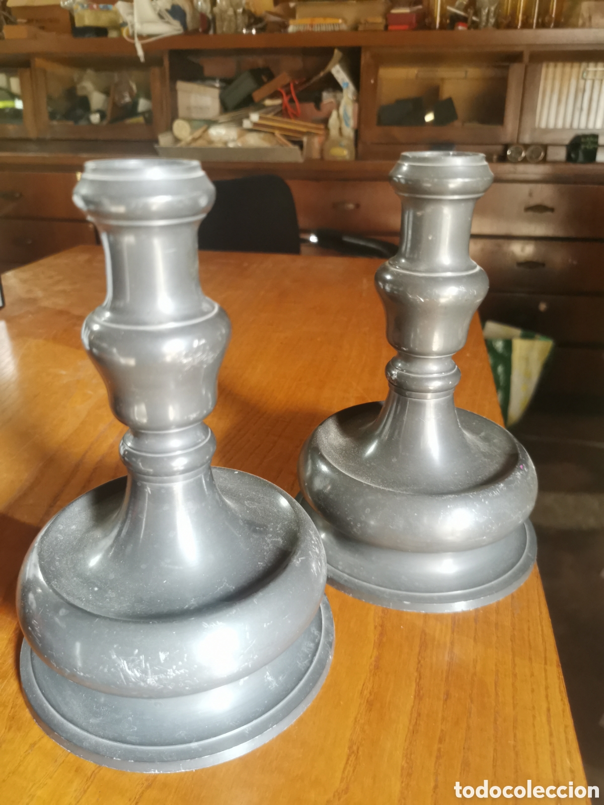 Antig&uuml;edades: Pareja de candelabros de Peltre estilo nordico 20 cm