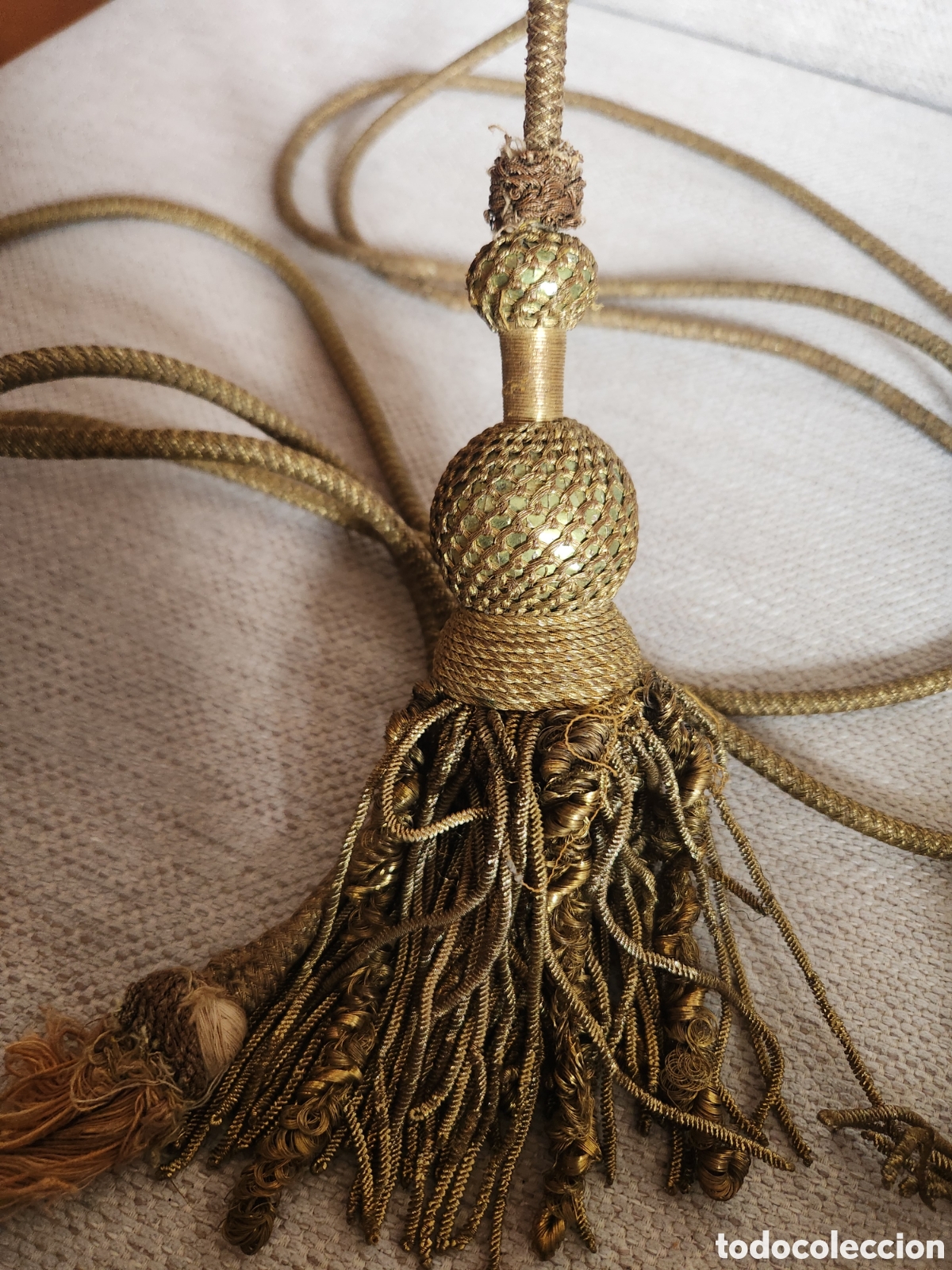 Antig&uuml;edades: Cord&oacute;n o c&iacute;ngulo con borlas - Foto 3
