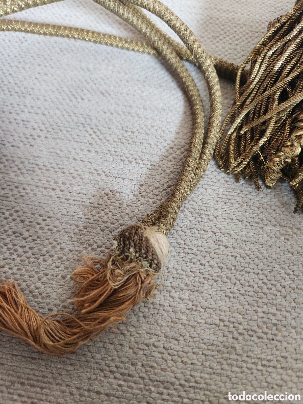 Antig&uuml;edades: Cord&oacute;n o c&iacute;ngulo con borlas - Foto 4