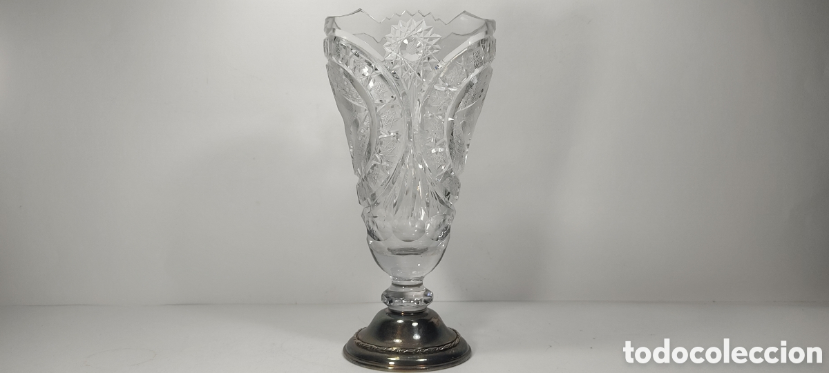 Oggetti Antichi: MARAVILLOSO JARR&Oacute;N EN CRISTAL TALLADO A MANO, CON PROFUSA DECORACI&Oacute;N. BASE EN PLATA PUNZONADA