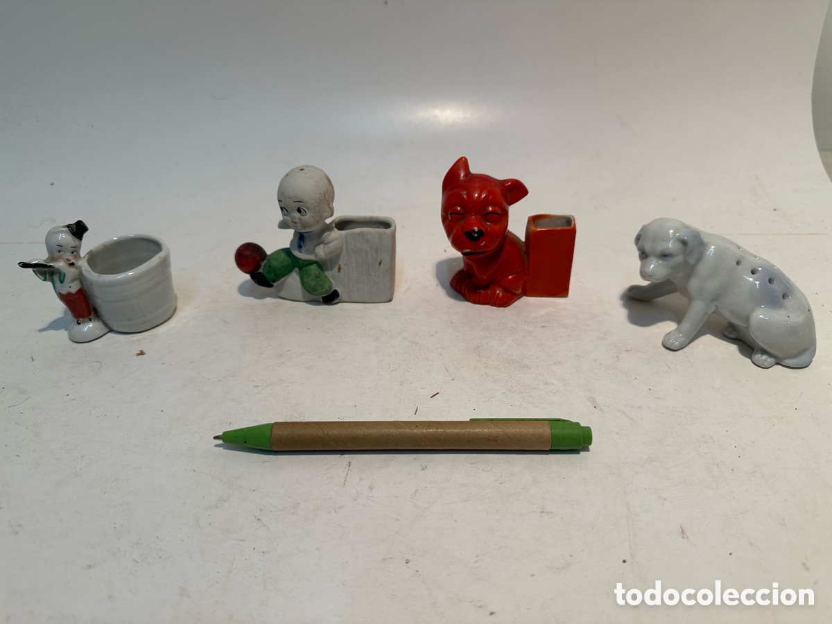 Antig&uuml;edades: LOTE DE CUATRO PALILLEROS DE BISCUIT ANTIGUOS.