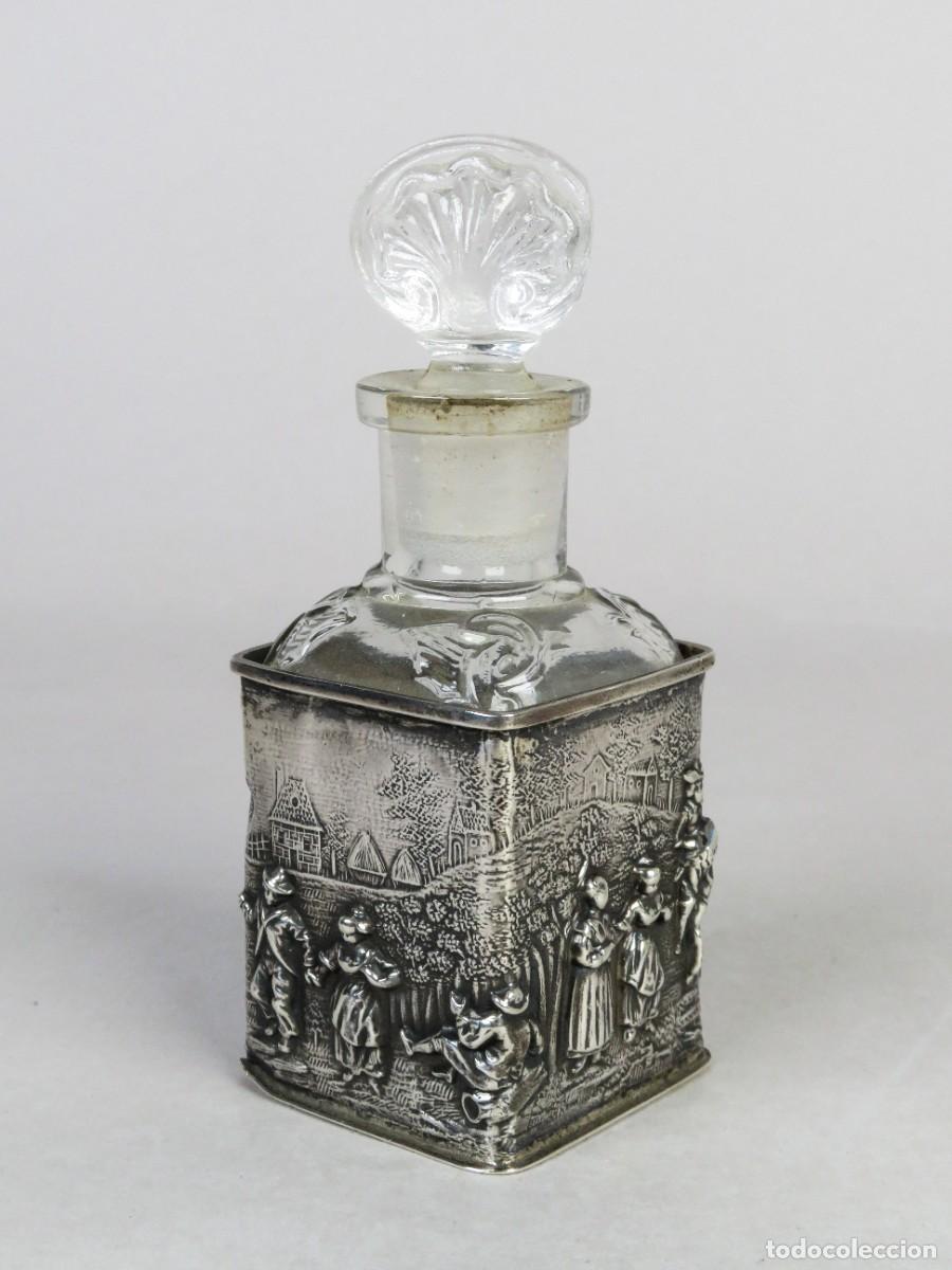Antig&uuml;edades: Perfumero de vidrio ingl&eacute;s con plata marcada y punzonada George Nathan & Ridley Hayes siglo XIX