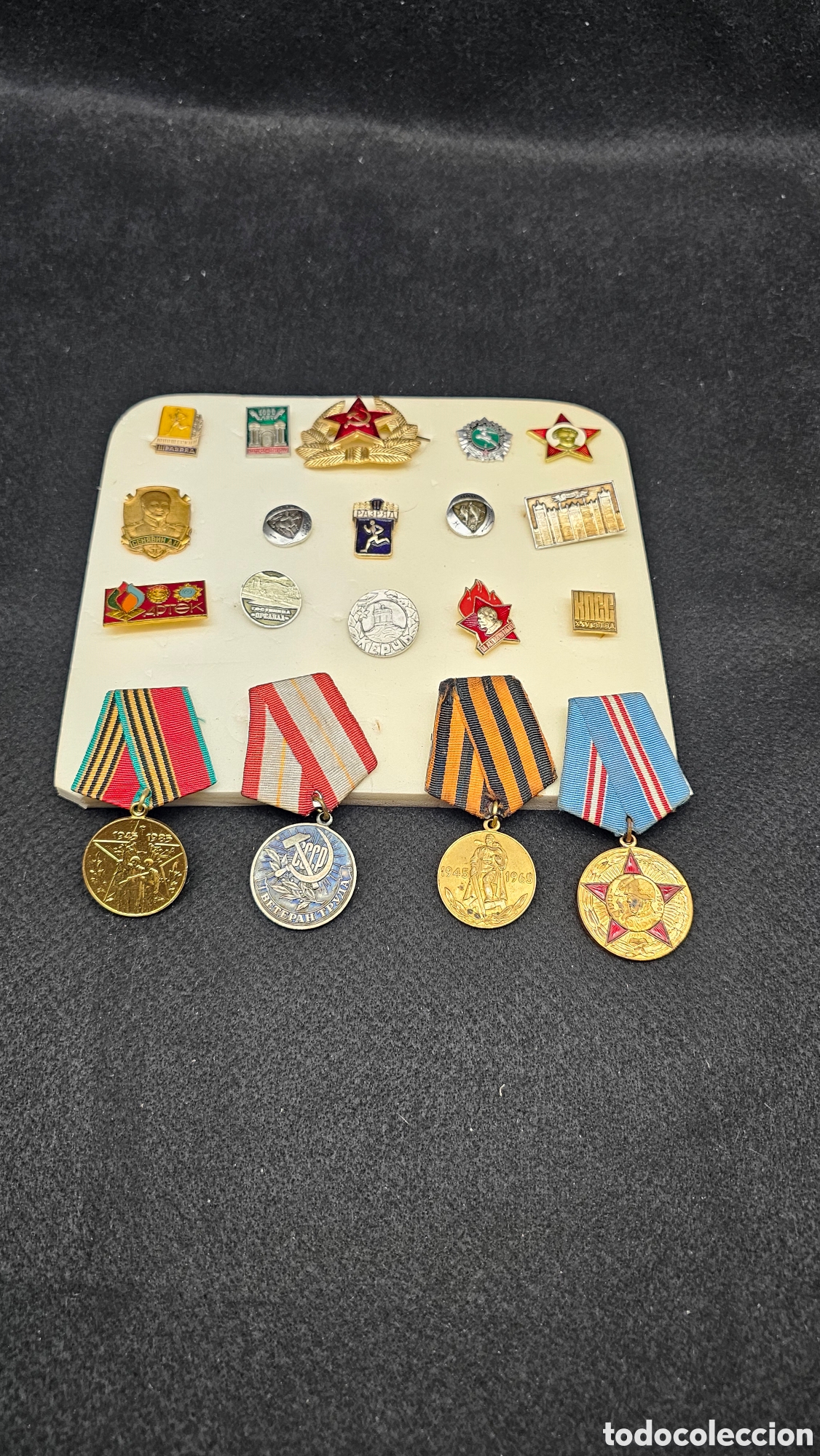 Antig&uuml;edades: Colecci&oacute;n de insignias y condecoraciones conmemorativas de la &eacute;poca de la Uni&oacute;n Sovi&eacute;tica (URSS).
