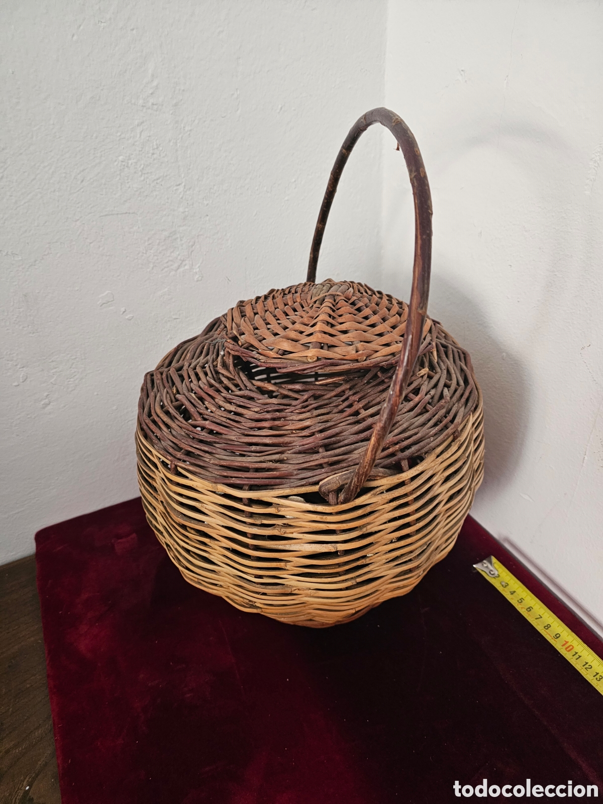 Oggetti Antichi: Cesta de Mimbre Antigua con Tapa y Asa / Cesto de Mimbre Natural bicolores Caracoles