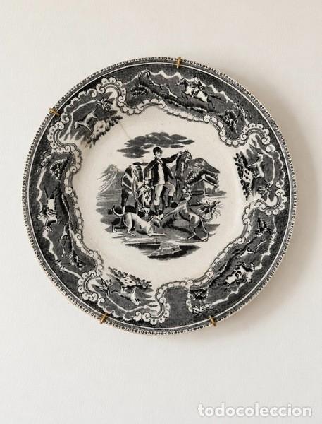 Antiquit&eacute;s: PLATO CER&Aacute;MICA DE CARTAGENA, F&Aacute;BRICA LAS DOS HERMANAS , SELLO EN LA BASE, S. XIX