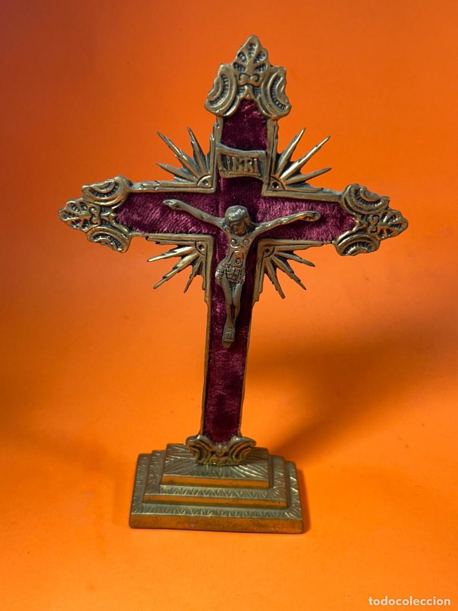 Oggetti Antichi: ANTIGUO CRUCIFIJO DE SOBREMESA EN BRONCE