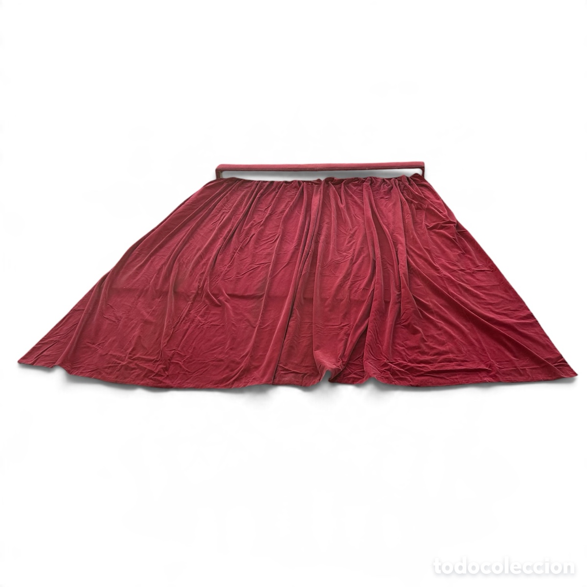 Antiguidades: Cortin&oacute;n doble con cortinero, terciopelo rojo con forro en sarga tostado, finales s.XVIII. Cortinas.