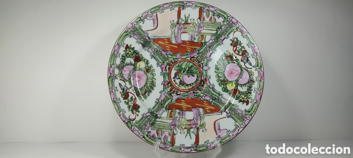 Antiguidades: BONITO PLATO EN PORCELANA DE MACAO, CON PROFUSA DECORACI&Oacute;N PINTADA A MANO