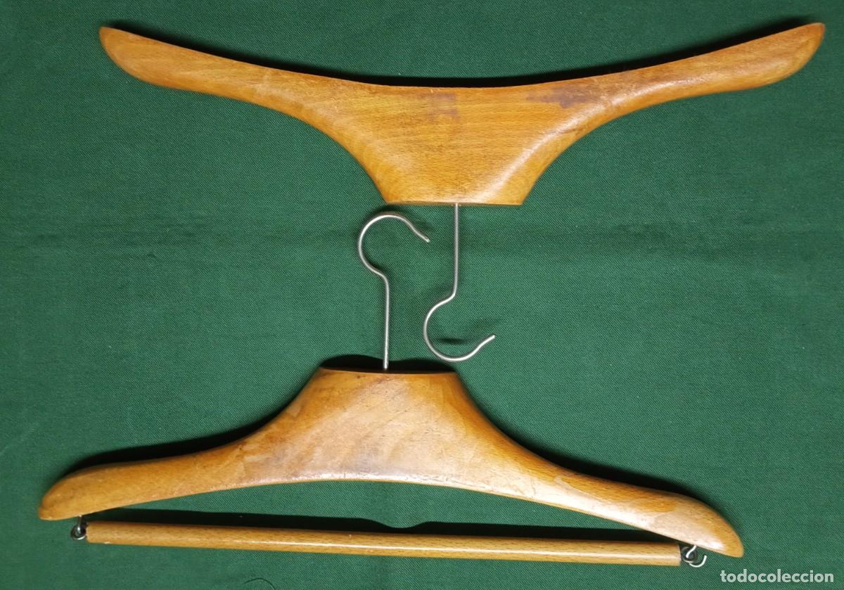 Antig&uuml;edades: Dos perchas de madera para ropa. A&ntilde;os 40. - Foto 2