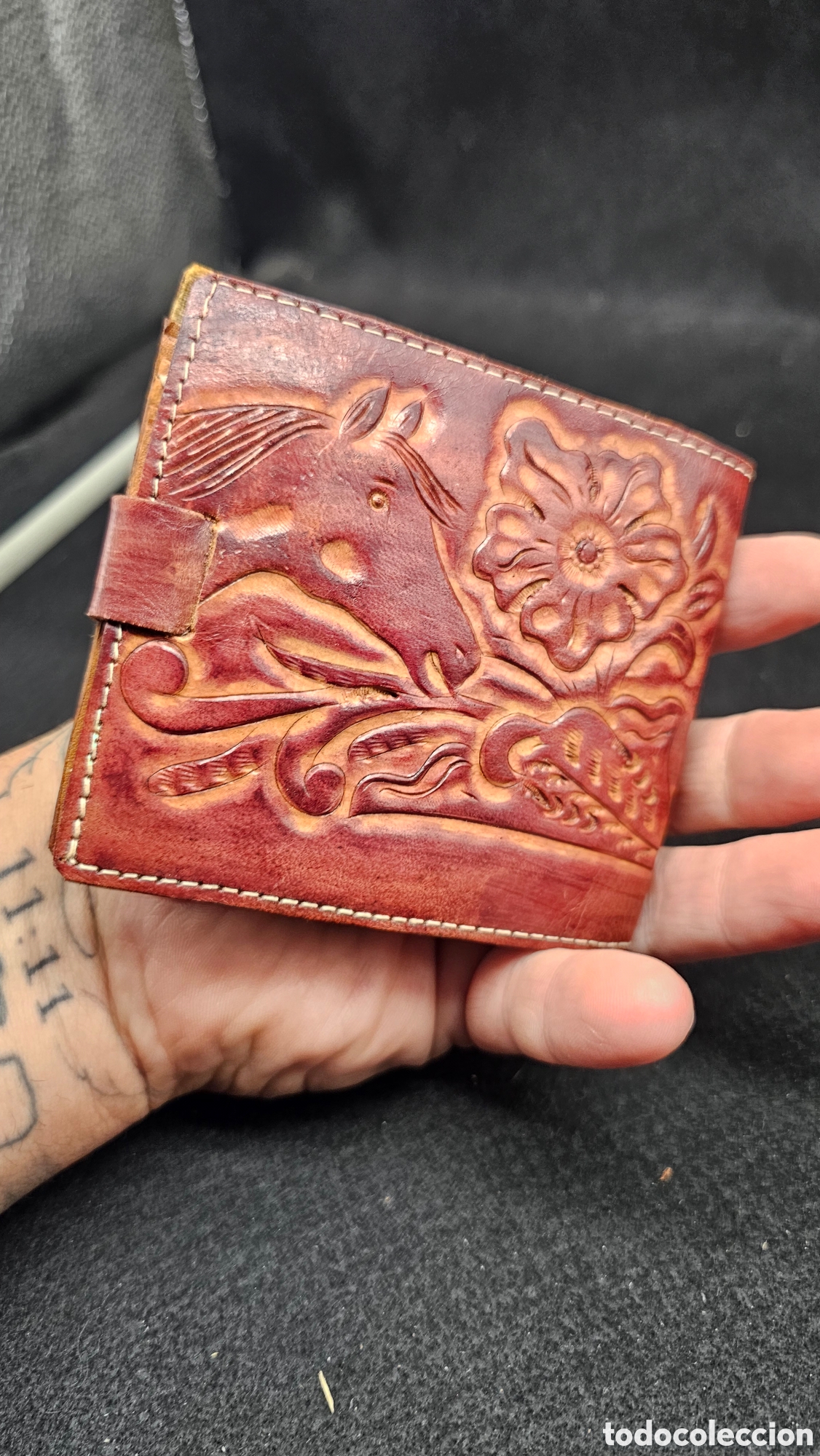 Antig&uuml;edades: Cartera a estrenar de piel repujada decada de los 90 - Foto 2
