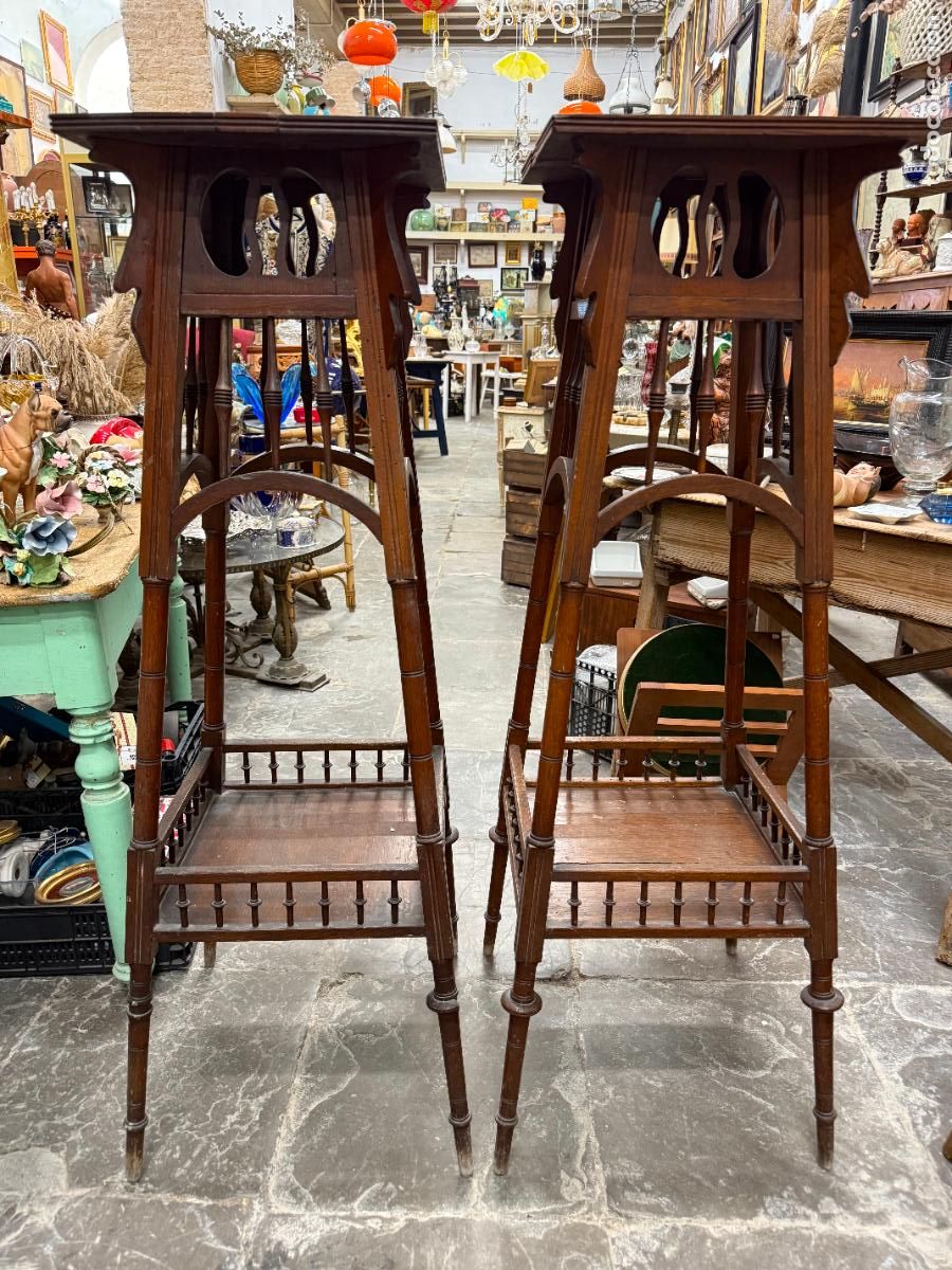 Antiques: FANTASTICO CONJUNTO DE DOS MACETEROS ANTIGUOS DE MADERA - MEDIDA 120 CM Y 34X34 CM DE BASE