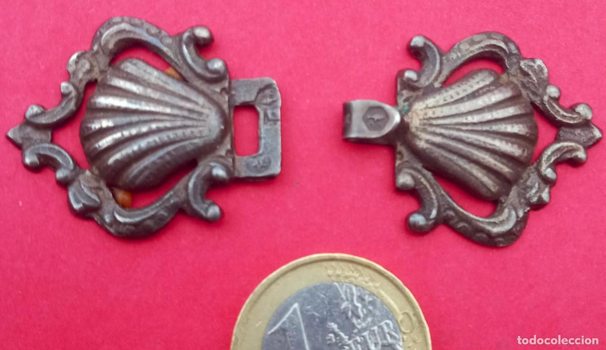 Antig&uuml;edades: Hebillas Antiguas Vieiras Marcas Platear&iacute;a L&oacute;pez Madrid. Indumentaria Tradicional.