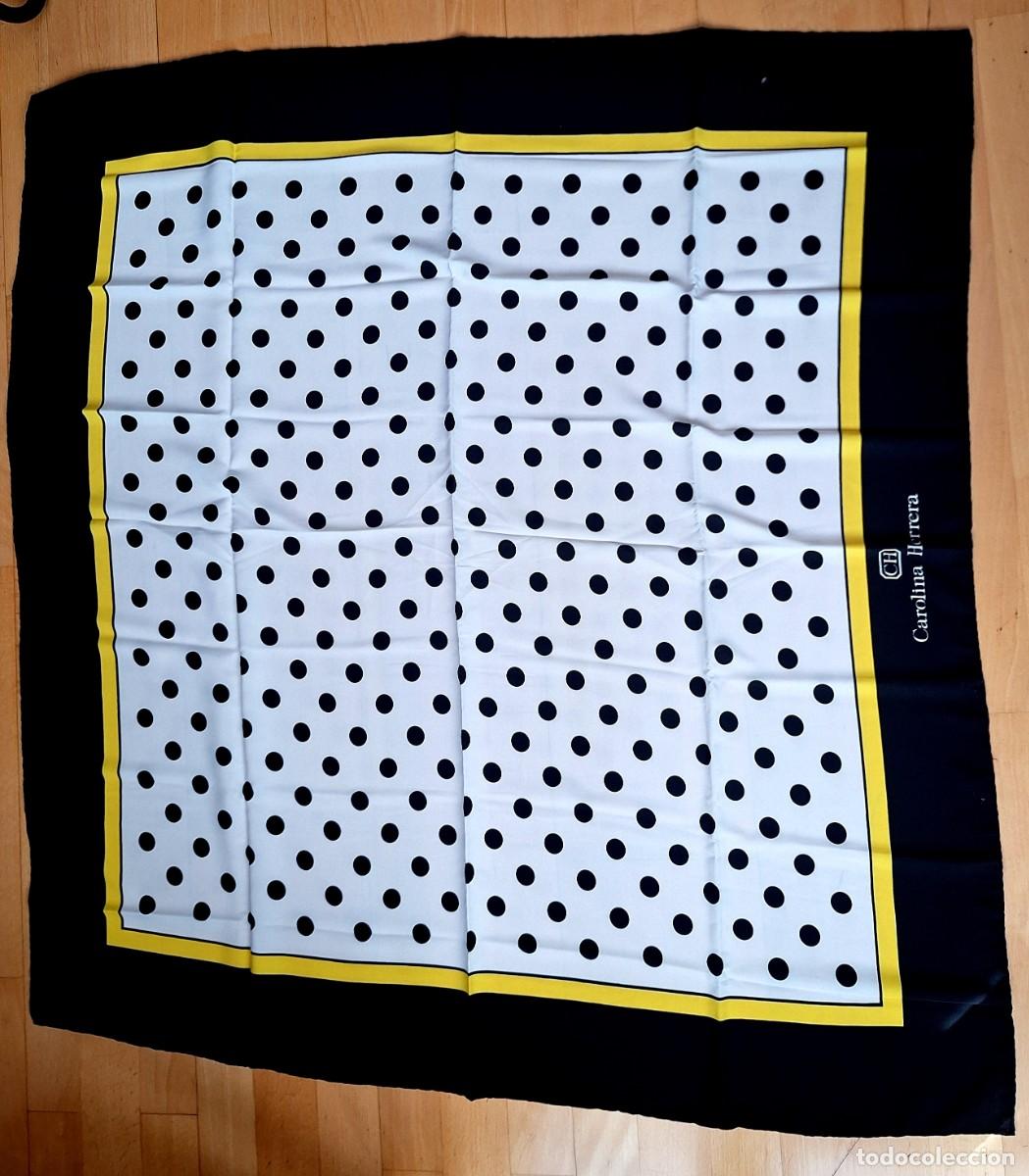 Antig&uuml;edades: BONITO PA&Ntilde;UELO DE CUELLO DE SE&Ntilde;ORA TOPOS NEGROS 100 X 100 MARCA CAROLINA HERRERA - NUEVO