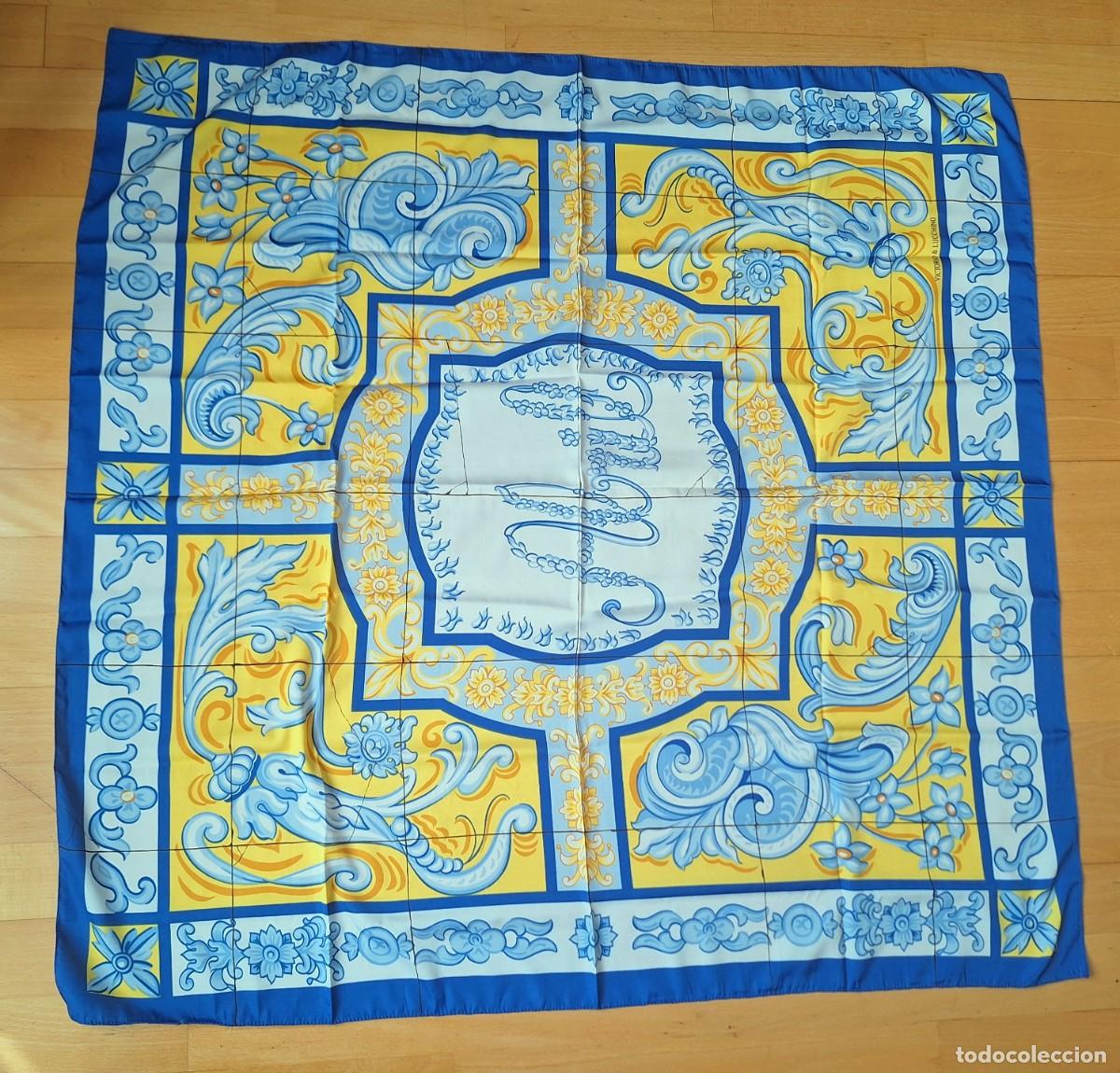 Antig&uuml;edades: BONITO PA&Ntilde;UELO DE CUELLO DE SE&Ntilde;ORA AZUL 85 X 85 - MARCA ABRIL DE VICTORIO Y LUCCHINO - NUEVO