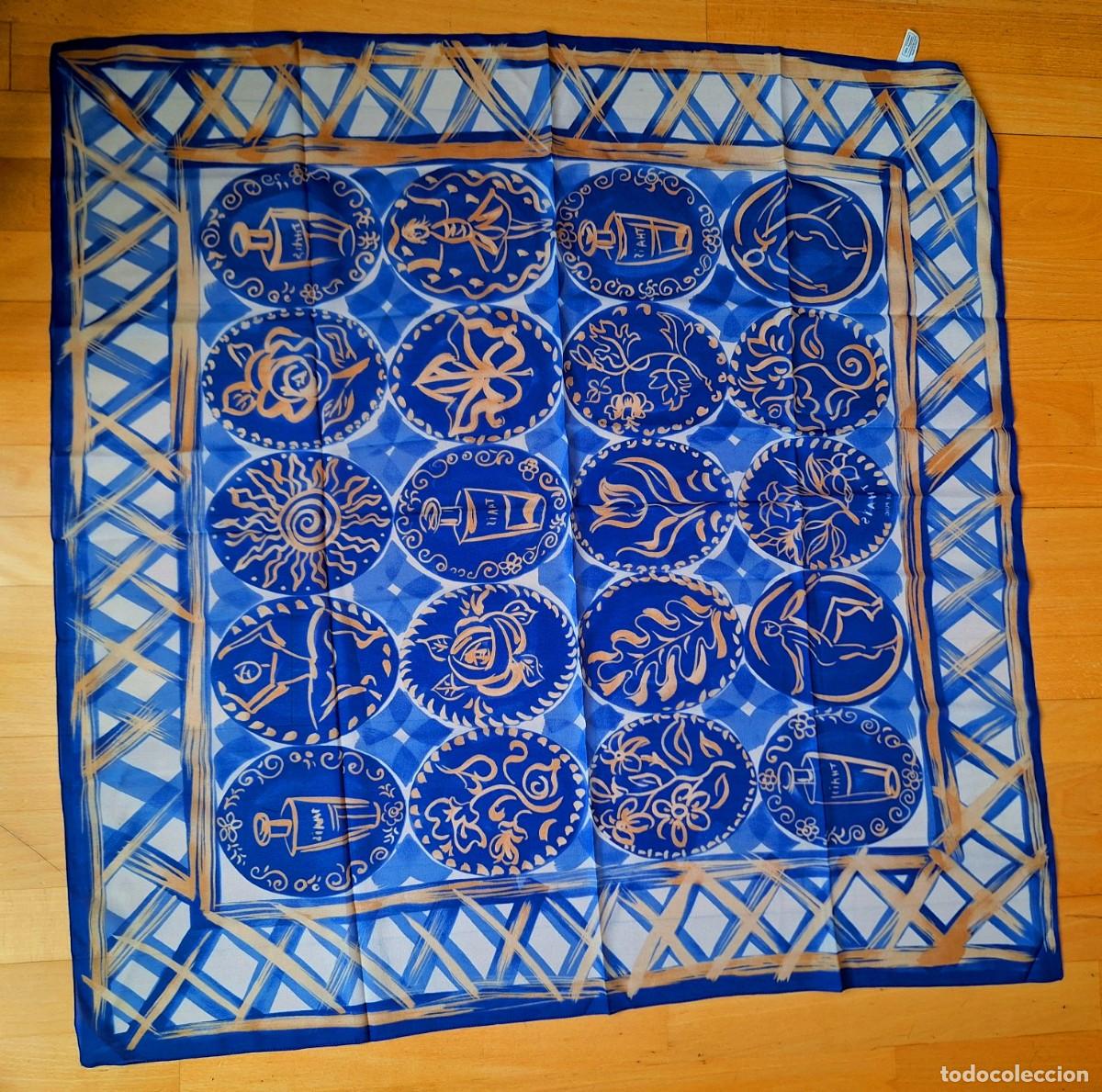 Antig&uuml;edades: BONITO PA&Ntilde;UELO DE CUELLO DE SE&Ntilde;ORA AZUL 85 X 85 - MARCA THAIS DE PUIG - NUEVO