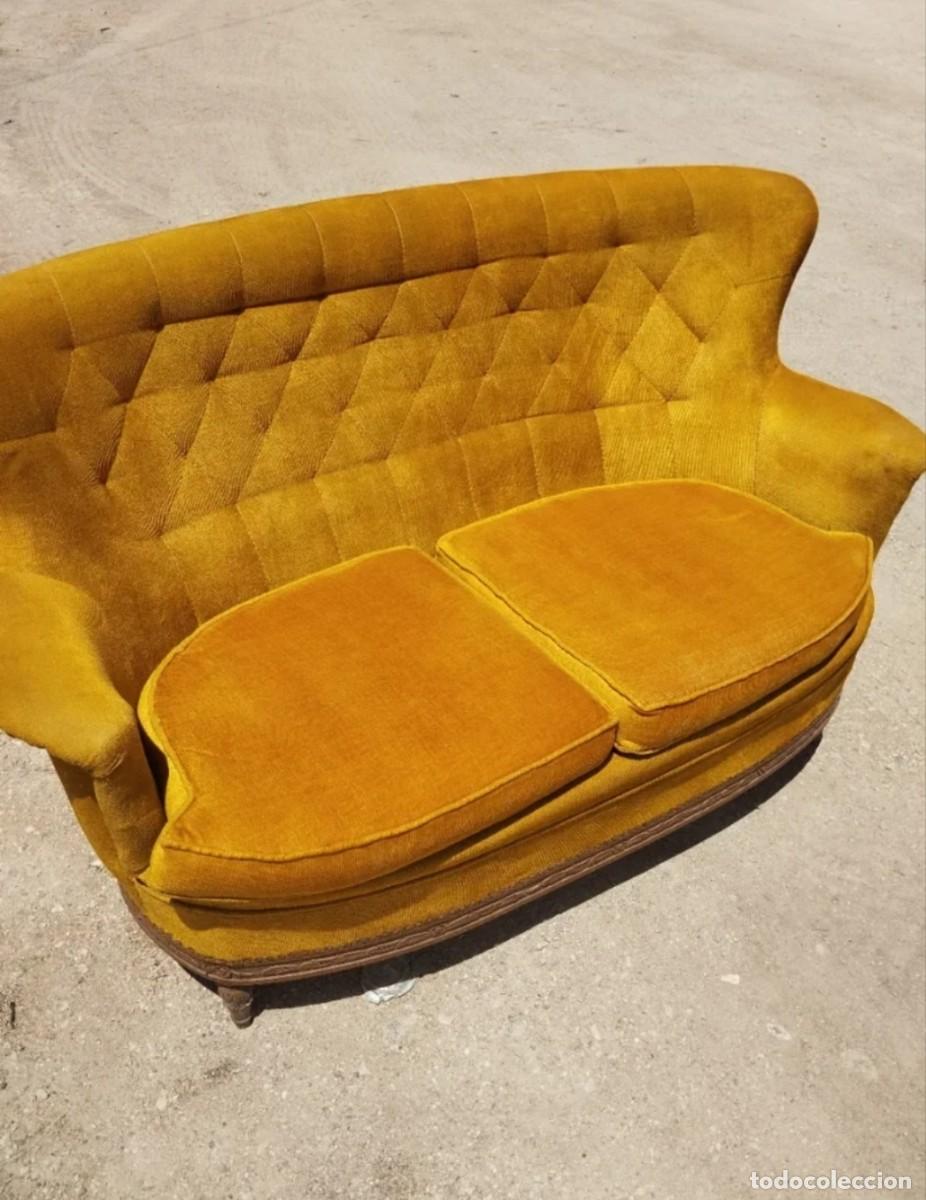 Antiques: Peque&ntilde;o sof&aacute; dos plazas