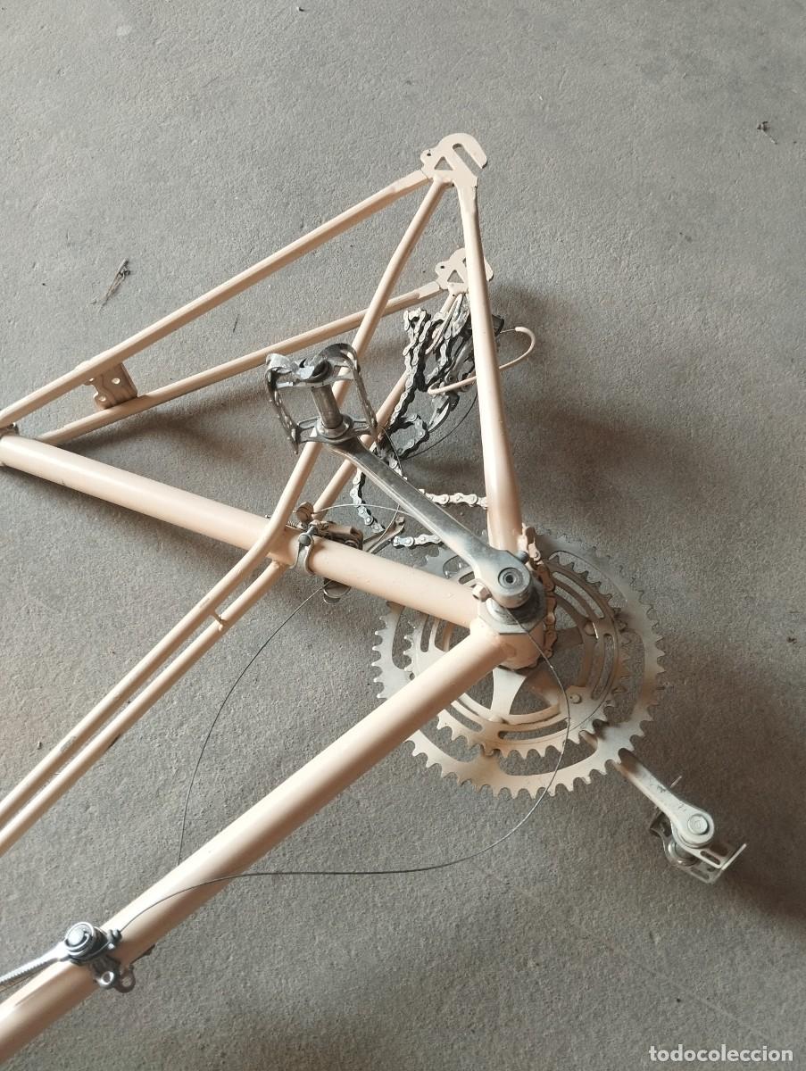 Oggetti Antichi: Cuadro y componentes de bicicleta antigua