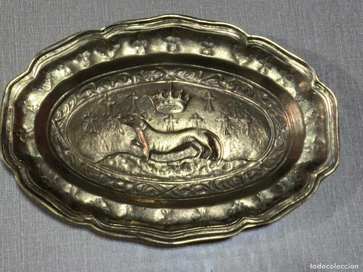 Oggetti Antichi: Antigua Bandeja Vaciabolsillos Laton Dorado Valenti Made in Spain Her&aacute;ldica Corona Salamandra Vintag