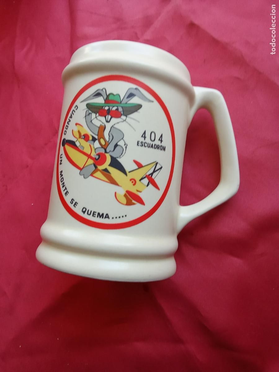 Antiquit&eacute;s: Jarra escuadron 404 cuando un bosque se quema, militar armada. Estanteria correos