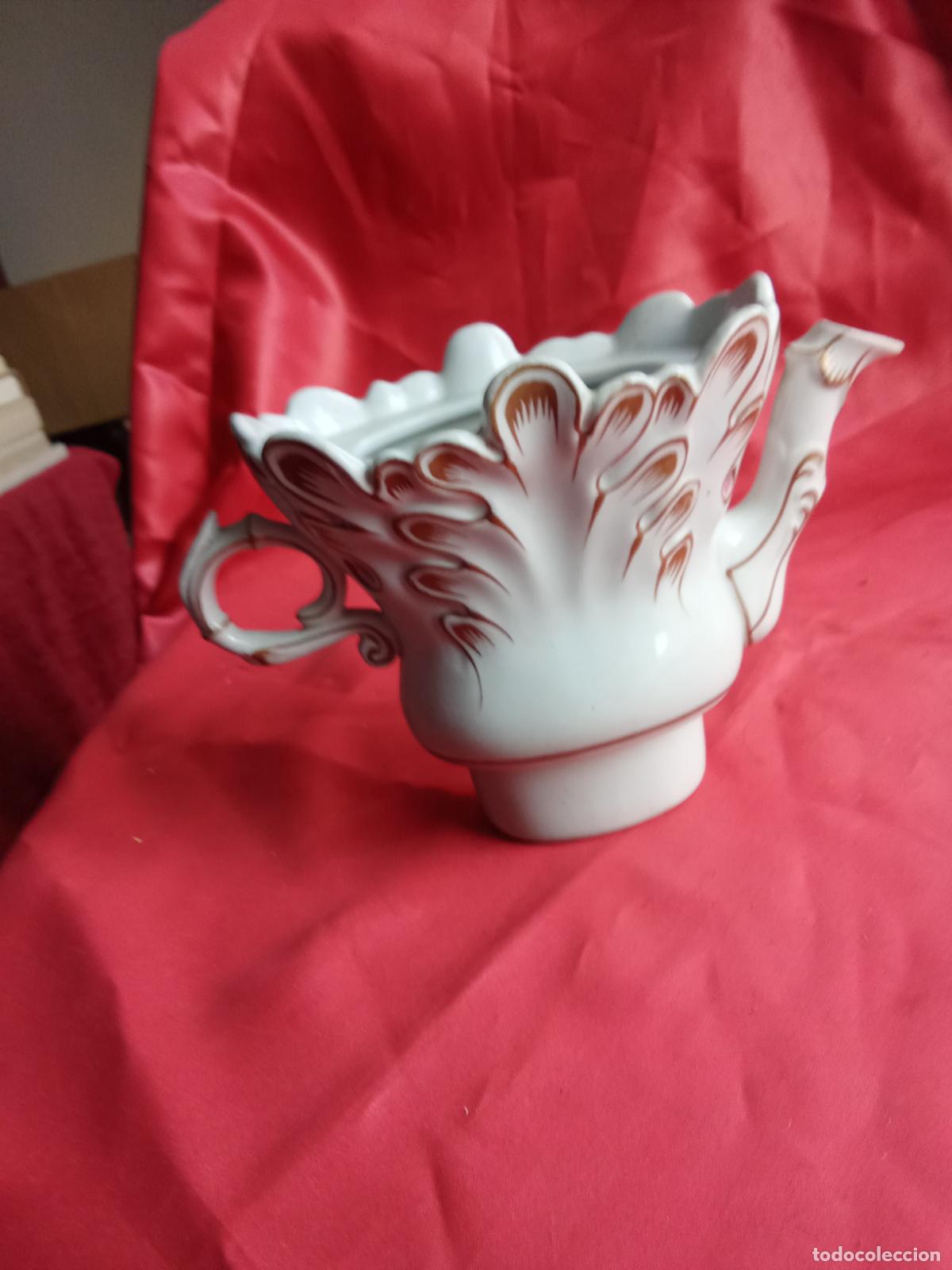 Antig&uuml;edades: Pieza de porcelana antigua, deposito de cafetera, estilo viejo par&iacute;s. Vitrina 18