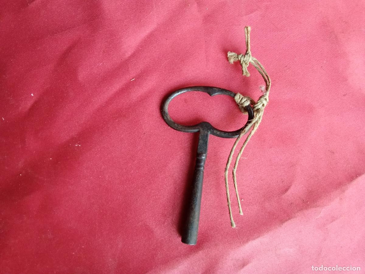 Antiquit&auml;ten: Antigua llave de reloj S.XIX. Caj&oacute;n tienda