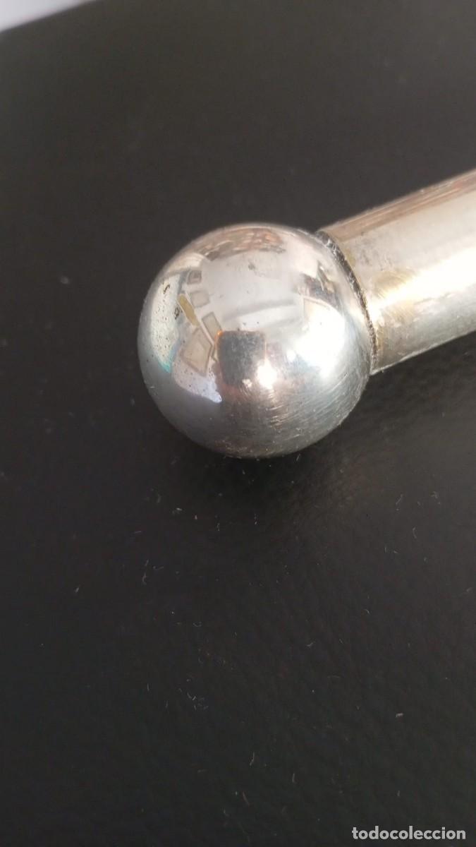 Oggetti Antichi: Bast&oacute;n de mando de estilo cl&aacute;sico con un mango de bola con ba&ntilde;o de plata.
