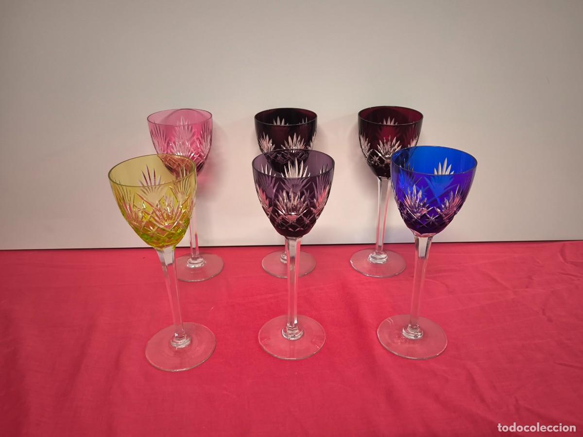 Antiguidades: JUEGO DE 6 COPAS DE VINO EN CRISTAL TALLADO DE COLORES .