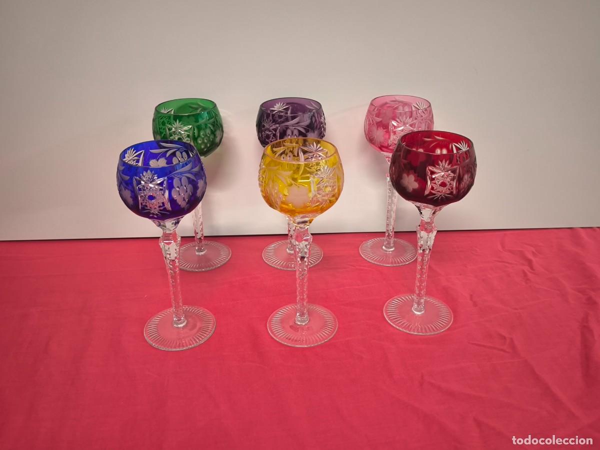 Antiguidades: JUEGO DE 6 COPAS DE VINO EN CRISTAL TALLADO DE COLORES .