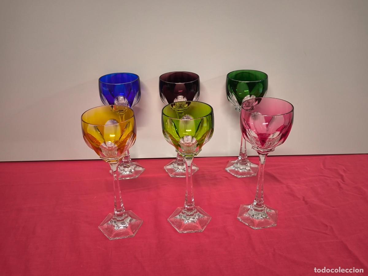 Antiguidades: JUEGO DE 6 COPAS DE VINO EN CRISTAL TALLADO DE COLORES DE BAVIERA FIRMADAS.