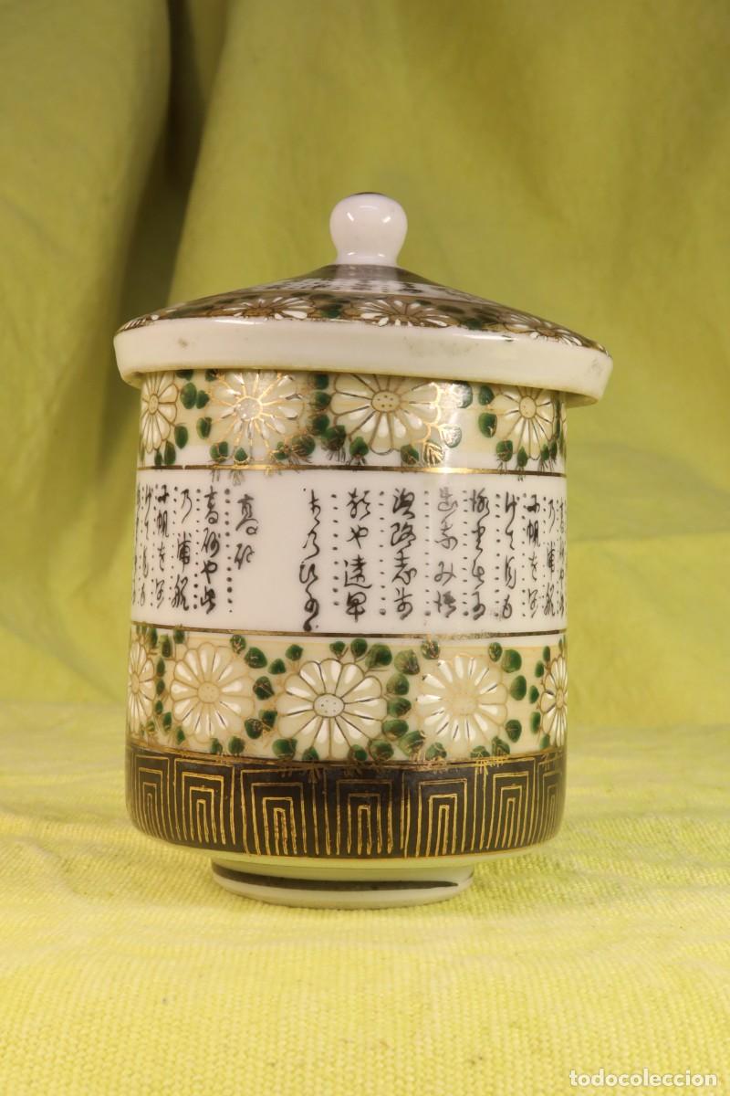 Antiques: Taza de t&eacute; japonesa Kutani con tapadera. Japanese Kutani tea cup with lid.
