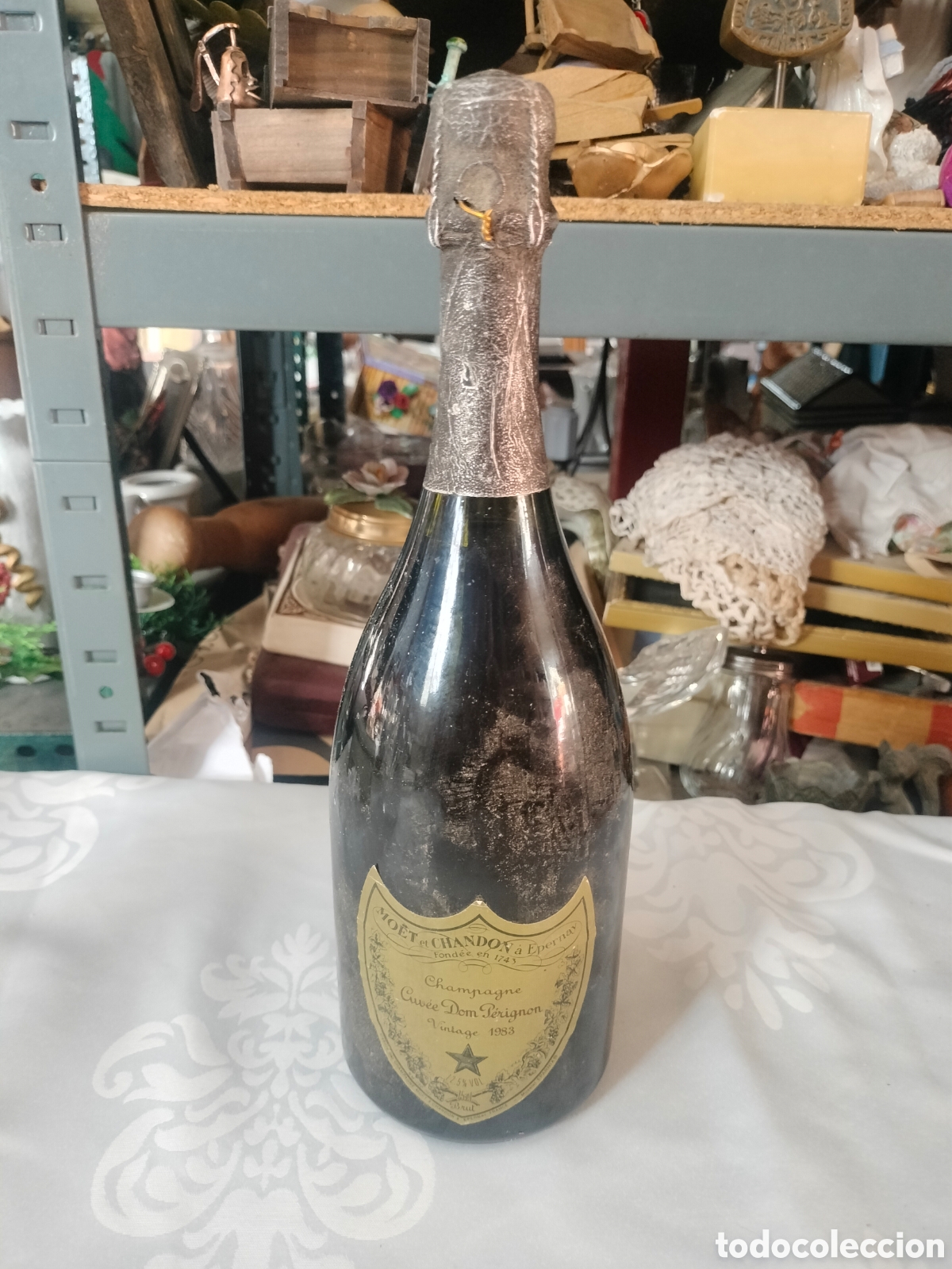 Antiques: bottle of Champagne Mo&euml;t & Chandon Cuv&eacute;e Dom P&eacute;rignon (Vintage 1985),